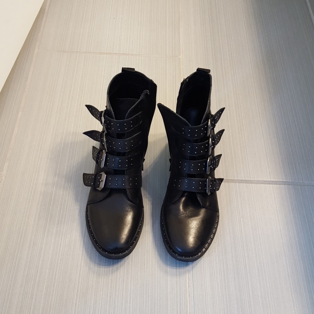 Steve Madden buckle boots